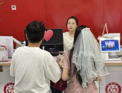 探访咸安“领证”新变化 单日182对新人见证“幸福加速度”