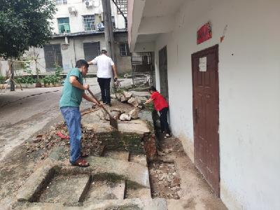 温泉社区：疏通管道解民忧 贴心服务暖人心