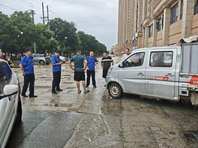 邱某违规收运餐厨垃圾领到罚单  