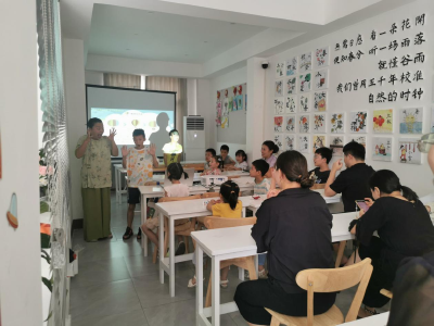 咸宁市妇联“彩虹行动”暨咸安区妇联“不再孤单爱在咸安”暑期关爱留守儿童活动走进温泉街道滨河社区