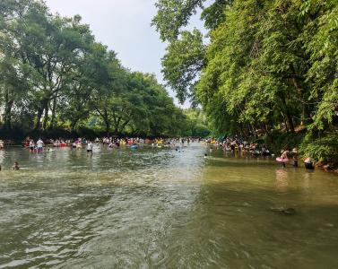 咸安马桥：今夏溯溪“浪”出圈！一湾碧水“涌动”清凉经济
