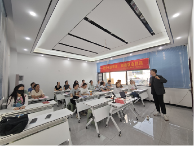 温泉街道万年路社区：就业指导助远航 筑梦未来促发展  