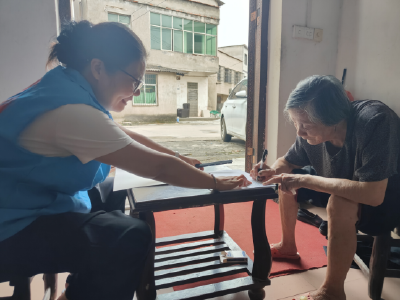  双龙社区：清洗厨房解难题，温情守护暖人心