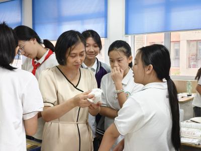 郑世燕：以爱育心 以专业育人