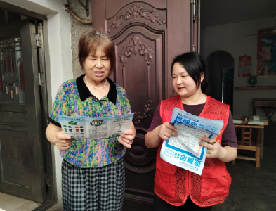 环城社区开展垃圾分类与反诈骗入户宣传，守护居民生活“双防线”