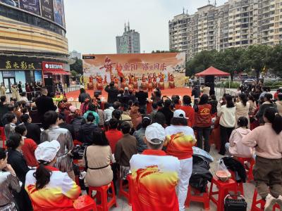 温泉街道学府社区：舞动重阳 邻里同乐