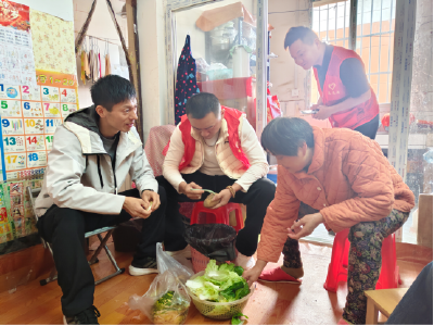 凤凰社区：饭香话浓，情暖夕阳