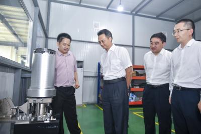 周锋到咸安区调研时强调 以政府有为善为促企业愿为敢为 坚定不移齐心协力做大做强产业集群