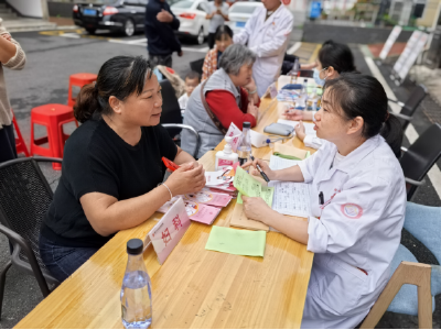 温泉街道南昌路社区：医疗便民进社区 邻里携手护健康