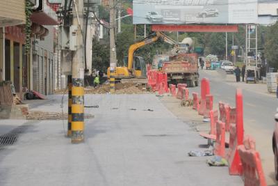 咸安高桥镇集镇道路提档升级