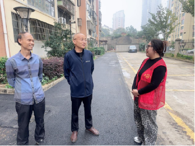 温泉街道岔路口社区：三方联动聚合力 小区旧路换新颜