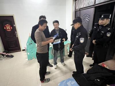 脚步丈量民情，夜巡守护安宁