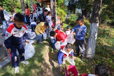 咸宁萌娃解锁户外研学新玩法