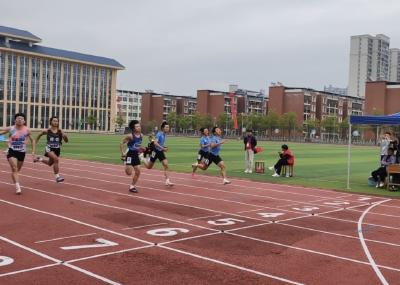 咸宁东方外国语学校学生勇夺市中运会7枚金牌4次破纪录