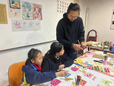 凤凰社区：秋叶为画布，童心绘自然