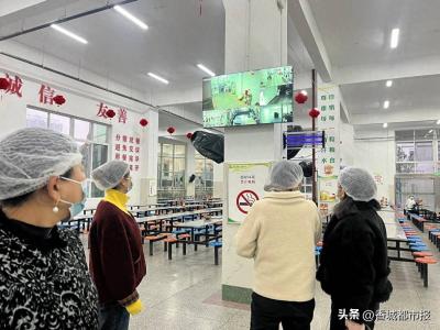 咸宁高中开展“食堂开放日”活动 家校同心共建阳光食堂