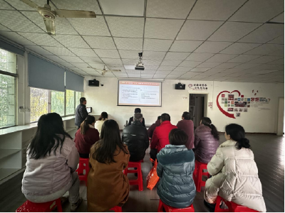 温泉街道花坛社区举办党的二十届四中全会精神专题宣讲会  