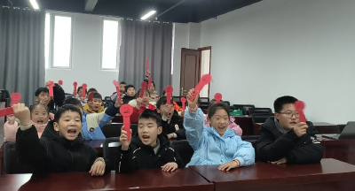 盘泗洲社区：萌娃积分兑好物 志愿精神润童心