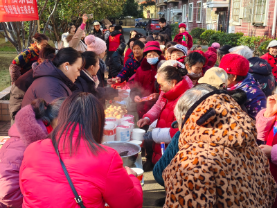 凤凰社区：腊八满粥香，邻里聚欢颜