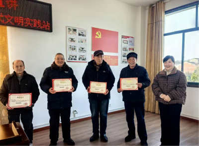 梅园社区：表彰先进树榜样  凝心聚力再出发