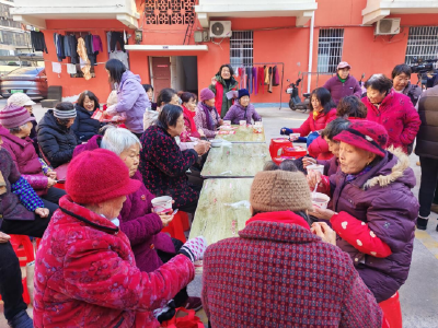 温泉街道桂花路社区：粥香暖腊八 平安伴我行