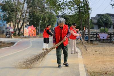咸安区“清洁家园”百日攻坚行动掀热潮 全民携手擦亮城乡“颜值”