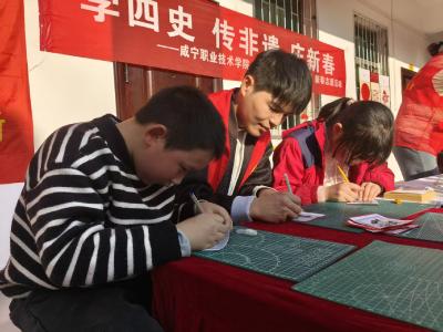 咸安区横沟桥镇 小手拉大手 共绘新画卷