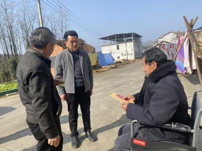 区林业局走访慰问困难党员和老干部  新春送暖显担当