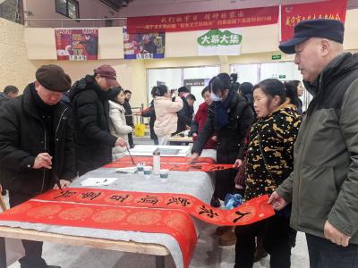 翰墨归故里 文脉润乡村——咸安大幕乡公益书法活动添年味