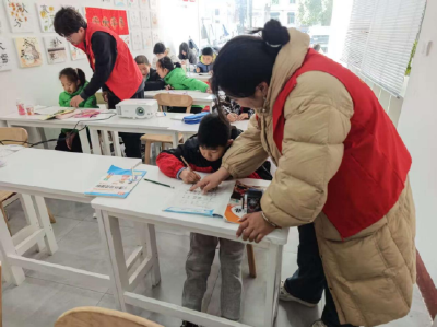 温泉街道滨河社区：爱心托管解民忧 青春护航伴成长