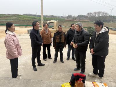 新春将至 暖意先行 区委编办赴北岭村走访慰问困难群众