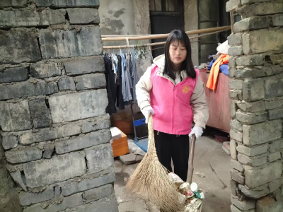 传承雷锋精神 志愿服务暖心——贺胜桥镇开展学雷锋主题活动