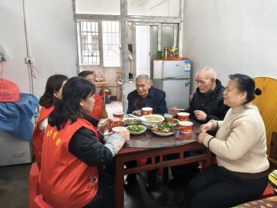雷锋日：向阳湖镇宝塔社区暖心慰问孤寡老人，传递温情暖人心