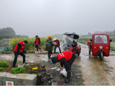 斩关村：冒雨攻坚保春耕  田间清洁护良田