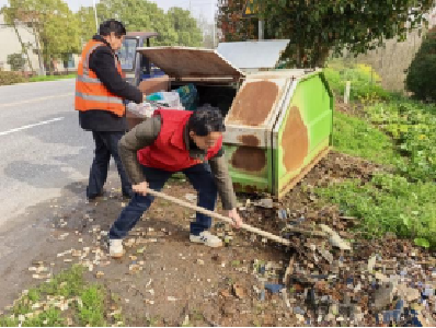 向阳湖镇北岭村：开展道路沿线环境卫生集中整治