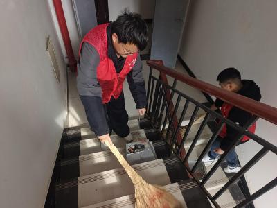 区审计局开展学雷锋“清洁家园 志愿服务主题党日“+”活动