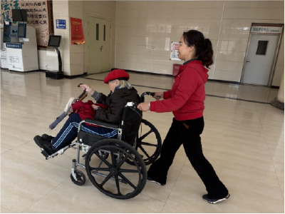 温泉街道岔路口社区：邻里接力 温情帮扶解民忧