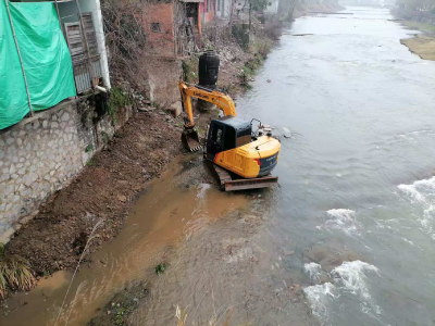 高桥镇王旭村：机械人工齐上阵 清河行动展新颜