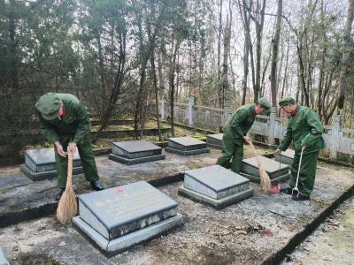 缅怀先烈守初心 志愿服务慰英魂