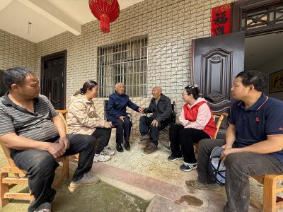 向阳湖镇宝塔村开展“重温入党记忆”初心教育课