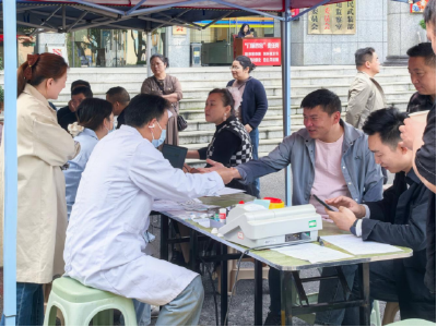 热血践初心 奉献显担当——温泉街道开展无偿献血公益活动