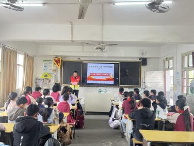 五老宣讲传美德 劳动实践助成长