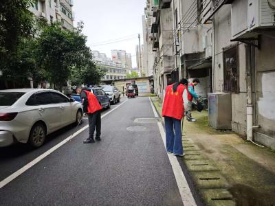 咸安区商务局：一天两场暖心行动，服务直达群众心坎！
