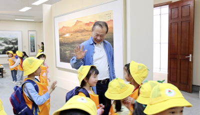 汀泗桥镇百余萌娃走进董继宁美术馆与艺术对话