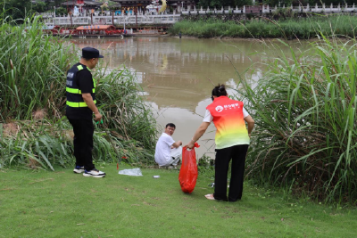 温泉街道黄畈社区：雨后巡河查隐患 多方联动保平安  