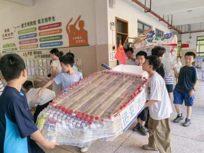 “手搓”龙舟“趣”争霸 这个校园“科技端午” 收获满满