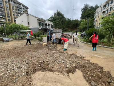 潜山村：汛情一线连续攻坚 清障清淤守护群众安居