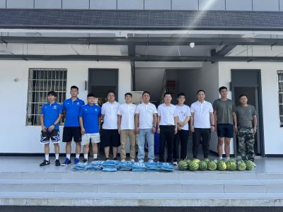团区委：爱心助学暖校园 心理护航助成长