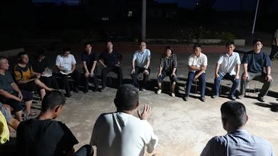 双溪桥镇梅岐村召开屋场会  面对面了解灾后诉求 实打实回应重建期盼