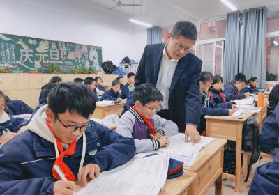 基层人物｜马先奇：二十七载深耕讲台，做点亮学子的数学“魔法师”